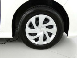 【ホイルキャップ】純正ホイール装着車です。キャップですので万が一キズをつけても簡単に交換可能です。