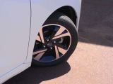 165/55R15タイヤ+専用アルミホイールです。スタッドレスタイヤや各種オプションのご注文も承っております(^^)!