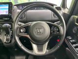 【純正革巻きステアリング】上質な革を使用することで、手にしっかり馴染みとても運転しやすいハンドルです♪