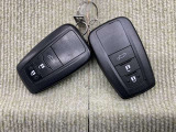 手荷物が多いときでも、スマートキーをバッグやポケットに携帯していれば、キーを取り出すことなくドアの解錠・施錠ができます