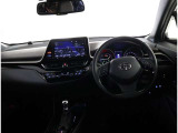 スタイリッシュなブラック系を基調とした内装色。
