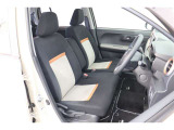 ■車内クリーニング■専門スタッフが見えないところまで徹底洗浄!車内のニオイもリフレッシュ!目に見えないところまで美しくがモットーです。だから、当店の中古車は内装にも自信があります!