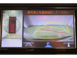 ハンドル操作にあわせてガイドラインが変化するバックガイドモニター搭載。全方位、フロント、左右側面モニターも搭載しているので、周囲の状況を確認しながら駐車出来ます。慣れない場所でも心強いですよ。