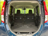 普段のお買い物や通勤、送迎等に十分な荷室スペースを確保しております。セカンドシートを倒すと、大きな荷物の積載も可能です♪