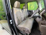 運転席シート廻りは使用感も少なく、良好な状態となっています。丁寧に使われていたことがよくわかりますね。
