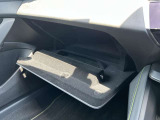 助手席前方のグローブボックス内にETC車載器も装備されております