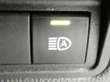 【オートマチックハイビームヘッドライト】ハイビーム走行時に対向車や前走車をカメラで認識して自動的にロービームにする機能が装備されています。※道路環境などによっては作動しない場合があります。