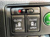 【両側パワースライドドア】スマートキーや運転席のスイッチで後席両側スライドドアの開閉が可能♪電動だから力を入れてドアを開ける必要が無く、小さなお子様でも簡単に開け閉めでき快適です♪