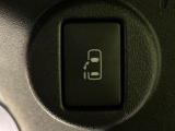 【パワースライドドア】スマートキーや運転席のスイッチでスライドドアの開閉が可能♪電動だから力を入れてドアを開ける必要が無く、小さいお子様でも、重い荷物を持っている時もラクに開け閉めできます♪