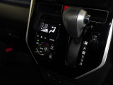 車内を快適に、オートエアコンを装備しています。