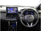 高いホールド性で運転姿勢が安定します。長距離ドライブでも疲れにくいのが魅力です。快適なドライビングライフをお送りください♪