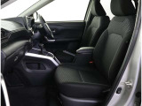高いホールド性で運転姿勢が安定します。長距離ドライブでも疲れにくいのが魅力です。快適なドライビングライフをお送りください♪