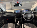 スッキリとまとめられた運転席周りで、運転を楽しくさせる内装です
