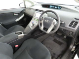 シンプルで使いやすいデザインの運転席です。