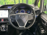 【純正革巻きステアリング】上質な革を使用することで、手にしっかり馴染みとても運転しやすいハンドルです♪