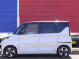 ダーボ+プロパイロットで高速道路のドライブにゆとりと自信の走行が可能ですね!プロパイロットなら家族の会話が弾みます。ボディカラーは美しいホワイトパール/カンジュクカシス2トーン(特別塗装色)です。