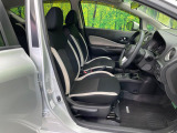 運転席まわりには十分なスペースがあり、大柄な方でもゆったり運転していただける環境です。