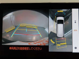 パノラミックビューモニター付きです。車両を上から見たような映像をモニター画面に表示。運転席からの目視では見にくい、車両周辺の状況をリアルタイムでしっかり確認できます。