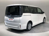 ご納車前にはエンジンオイル・オイルエレメント等を交換して、トヨタディーラーのエンジニアがしっかりと整備をさせていただきます。交換部品などについては、スタッフへお尋ねください。