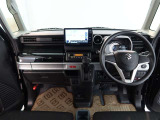 見通しのよいすっきりとした視界で、誰でも運転しやすいです。運転のしやすさは疲れにくさにも繋がりますよ♪
