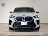 【BMWの伝統】BMWの特徴的な&ldquo;キドニーグリル&rdquo;は、80年以上続く伝統の形でございます。変わらないこだわりのデザインが、プレミアムブランド&ldquo;BMW&rdquo;を創り出します。