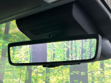 【デジタルインナーミラー】後席の大きな荷物や同乗者で後方が確認しづらい時でも安心!カメラが撮影した車両後方の映像をルームミラー内に表示。クリアな視界で状況の確認が可能です!