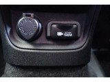 12V/120WのアクセサリーソケットとAC100V/1500Wのアクセサリーコンセントを装備しています。