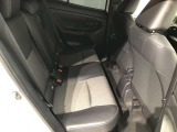 【後部座席】も当然、綺麗・清潔に仕上げております。内装の綺麗なお車は気持ちが良いですし、コンディションのいい車が多いです。これもオススメの1台です。