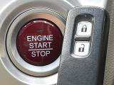 【キーレス】少し離れた場所からでもボタン一つでドアの開錠・施錠ができるのでとっても便利!ドアの鍵穴周りに傷をつけることもありません♪