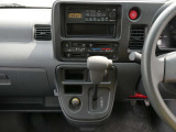 すっきりとまとまった使いやすいエアコンパネルデザインです♪