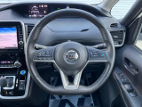【純正革巻きステアリング】上質な革を使用することで、手にしっかり馴染みとても運転しやすいハンドルです♪