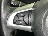 ステアリングスイッチ装備!運転しながら手元でオーディオの操作などができます。