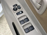 【電動格納ミラー】サイドミラーは電動格納式となっており、狭い駐車場でもキズがつくリスクを抑えられます。