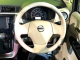 インテリアに合わせたデザインのステアリングは、運転される方のことも考え、運転しやすい形状、大きさです。是非一度、実際に触ってお確かめください。