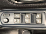 パワーウィンドは今や当たり前の機能ですが、無いと困る機能です。運転席からの操作で、全席の窓を振るオープンにしたり、フルクローズが可能です。