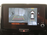 パノラミックビューモニター付きです。車両を上から見たような映像をディスプレイオーディオ画面に表示。運転席からの目視だけでは見にくい、車両周辺の状況をリアルタイムでしっかり確認できます。