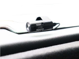 純正ならではのスマートな装着感。車両デザインに調和したドライブレコーダーです。
