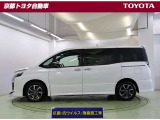 狭い駐車スペースなどでの乗り降りの際や、雨の日の乗り降りに便利なスライドドアは両側電動です。大きな荷物を運びこむ時などはもちろん、お迎えの時などに内側からスッと開けてあげられて便利ですよ。