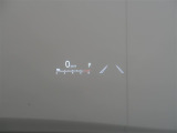 カラーヘッドアップディスプレイ付き。少ない視線移動で情報を確認できるので、運転の疲労軽減に繋がりますよ♪