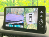 【マルチビューカメラシステム】専用のカメラにより、上から見下ろしたような視点で360度クルマの周囲を確認することができます☆死角部分も確認しやすく、狭い場所での切り返しや駐車もスムーズに行えます。
