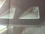 【スマートアシスト】走行中に前方の車両等を認識し、衝突しそうな時は警報とブレーキで衝突回避と被害軽減をアシスト。より安全にドライブをお楽しみいただけます。