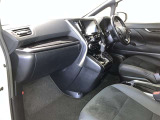すっきりとしたデザインの内装は、さすがトヨタ車の上品さを感じます。