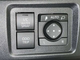 【インタークーラーウォータースプレー】インタークーラーに水を吹き付け冷却し、エンジンの出力を維持するためのスイッチです。