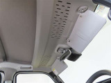 サンバイザーには駐車券等を挟んで簡易的保管することが可能です◎