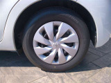 純正14インチのホイールがついたお車です