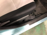 痛みの出やすい運転席シートの角、フロアマット、座面、ともに良好です