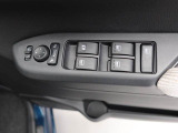 パワーウィンドゥ 運転席ドアスイッチ照明付です。電動格納ミラーも手元でワンモーションで可能です。