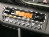 【オートエアコン】一度お好みの温度に設定すれば、車内の温度を検知し風量や温度を自動で調整。暑い&hellip;寒い&hellip;と何度もスイッチ操作をする必要はありません。快適な車内空間には必須の機能ですね♪