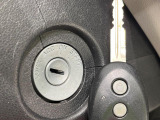 【キーレス】少し離れた場所からでもボタン一つでドアの開錠・施錠ができるのでとっても便利!ドアの鍵穴周りに傷をつけることもありません♪