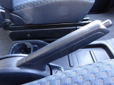 弊社保証では納車日から走行距離無制限で、消耗品を除く全ての部品を1年間保証します。(福祉車両に関して架装装置は保証対象外となります)(外国産車は距離5,000kmまで半年間)
